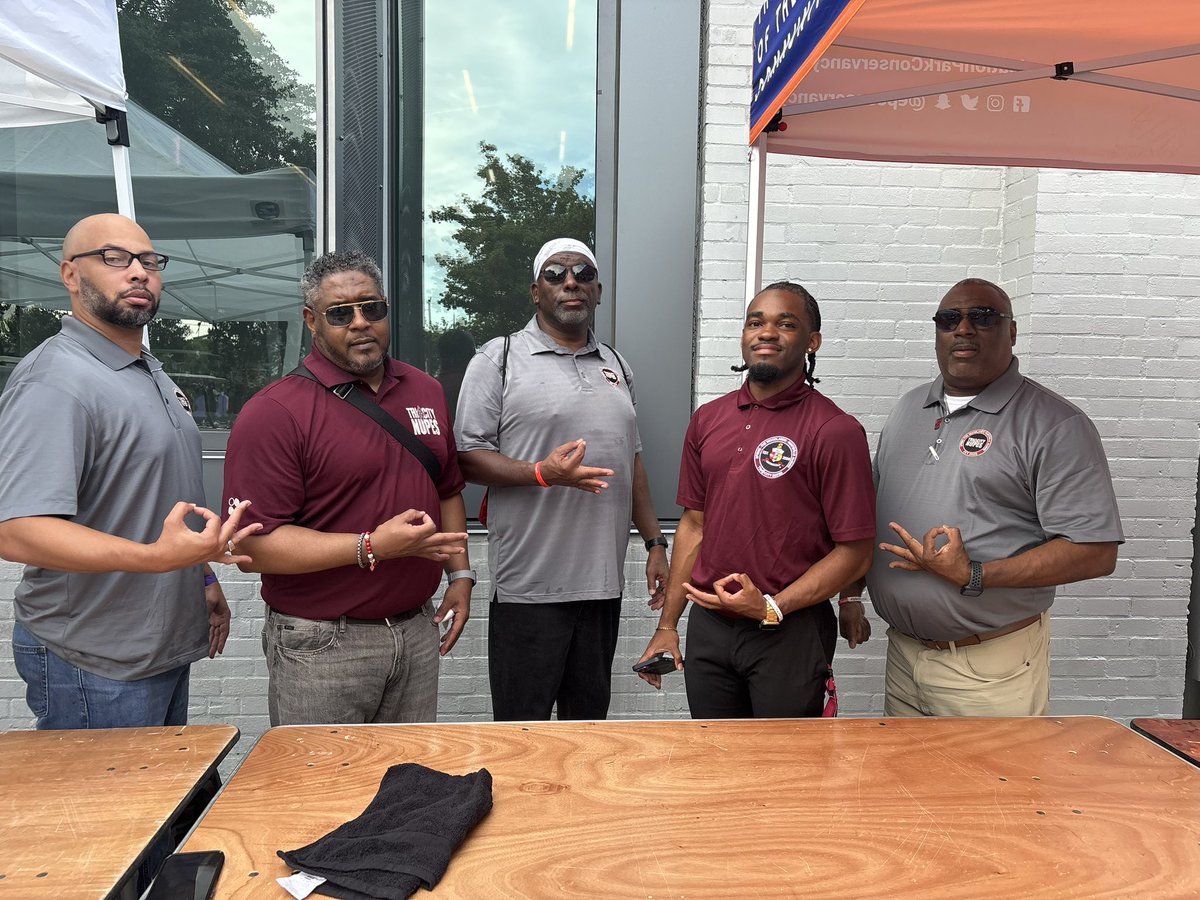 Naptown_HTown's tweet image. #Juneteenth in July, #Houston 
#HTown’s Own, Ms. Yolanda Adams 🎧 

Ms. Sheila Jackson Lee 🕊️

#CommunityEngagement ✊🏽🙏🏽

#TriCityNupes
👌🏽♦️👌🏽