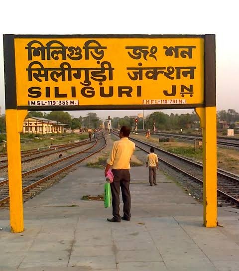 Gpxrailinfra's tweet photo. 🚨अररिया-गलगलिया रेल लाइन का CRS निरीक्षण सफल रहा, परिचालन की अनुमति भी मिल चुकी है   l
अब इस नई रेल लाइन पर सहरसा से सुपौल, राघोपुर, ललितग्राम Bypass, फारबिसगंज, गलगलिया होकर सिलीगुड़ी तक इंटरसिटी एक्सप्रेस चलाई जाए, ताकि कोसी- सीमांचल यात्री सिलीगुड़ी जा सके @RailMinIndia https://t.co/tm6eG57Zwg