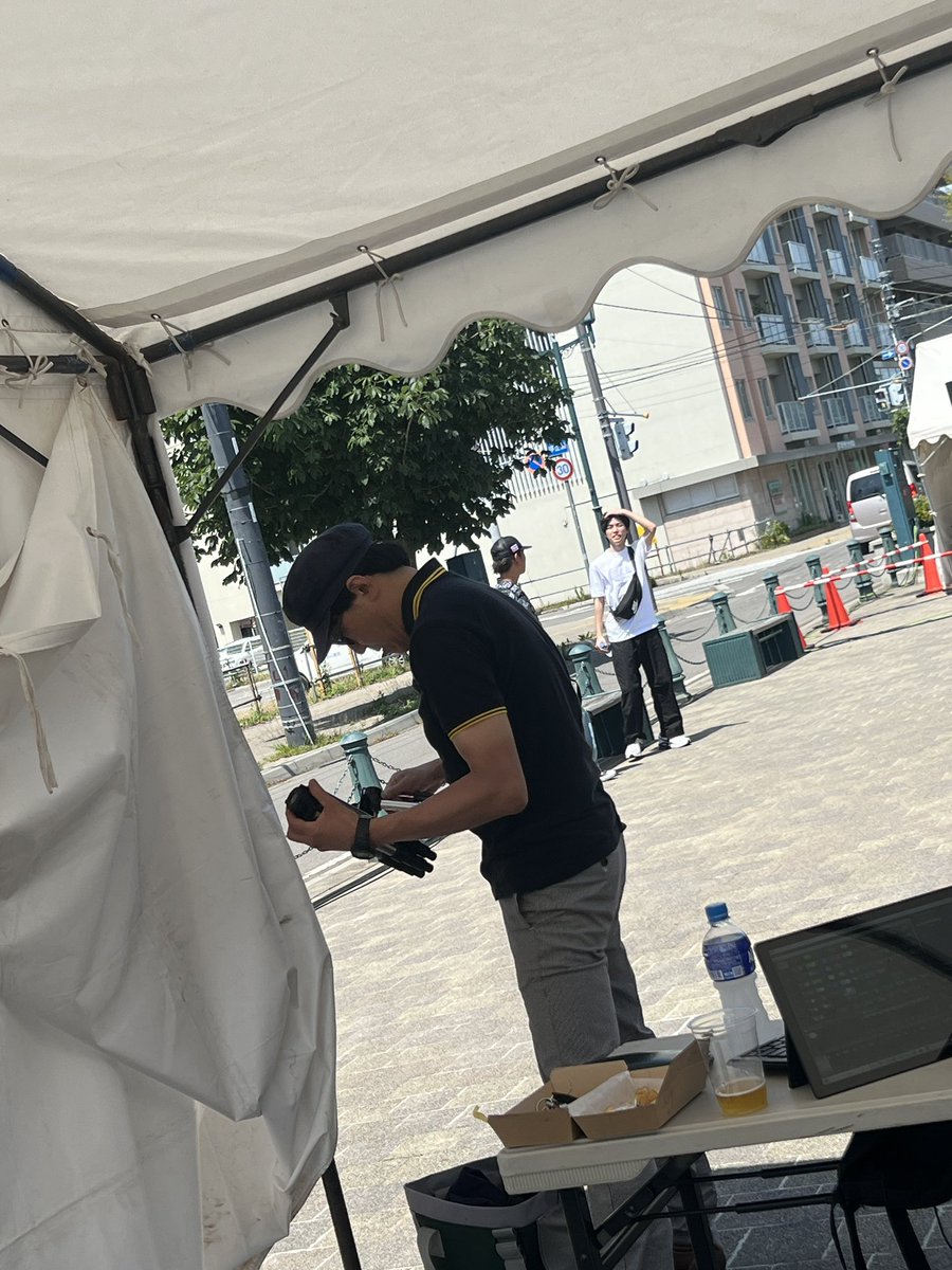 k_yamaya's tweet photo. 大門でフェス!
ゆかりのある方々にご挨拶
で
夜は弁天だよ
#函館バンドワゴン
#THELOOSE
#THEREVOLVERS
#THESHOT
#THE太陽を盗んだ男
#soundWorks https://t.co/Y8iVvZRyTW