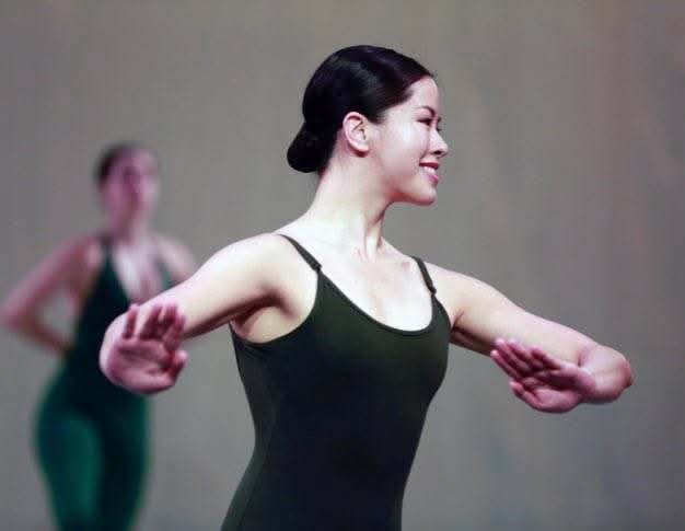 dklangmasabi's tweet photo. from artist, to beauty queen, and now a ballerina #KissesDelavin moves in silence, but always with purpose. she doesn’t announce eras she becomes them. evolving with grace, growing with intention. her journey isn’t loud, but it’s powerful and somehow, she always leaves us in awe. https://t.co/tBVNa4qaIN