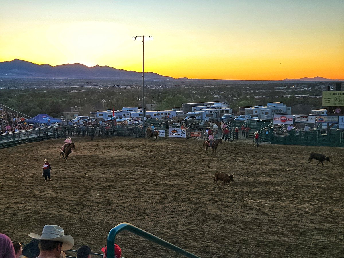 dannahyer's tweet photo. #draperdays #rodeo @AlanaBrophyWX @brianwusa @ChaseThomason @Dan_Christensen @Grallon @Montross85_WX @SLCScanner @spunky_libra @drapercity https://t.co/0GW5Z3OJzr