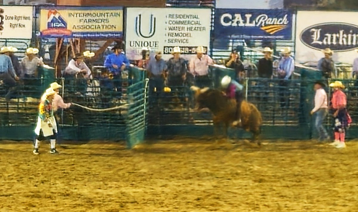 dannahyer's tweet photo. #draperdays #rodeo @AlanaBrophyWX @brianwusa @ChaseThomason @Dan_Christensen @Grallon @Montross85_WX @SLCScanner @spunky_libra @drapercity https://t.co/0GW5Z3OJzr