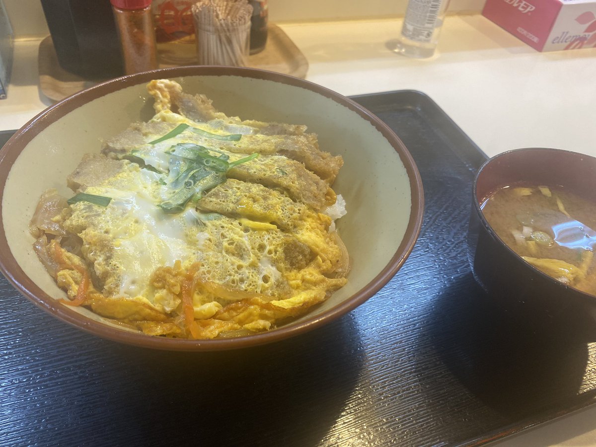 にちようび

おひる は かつどん に しました