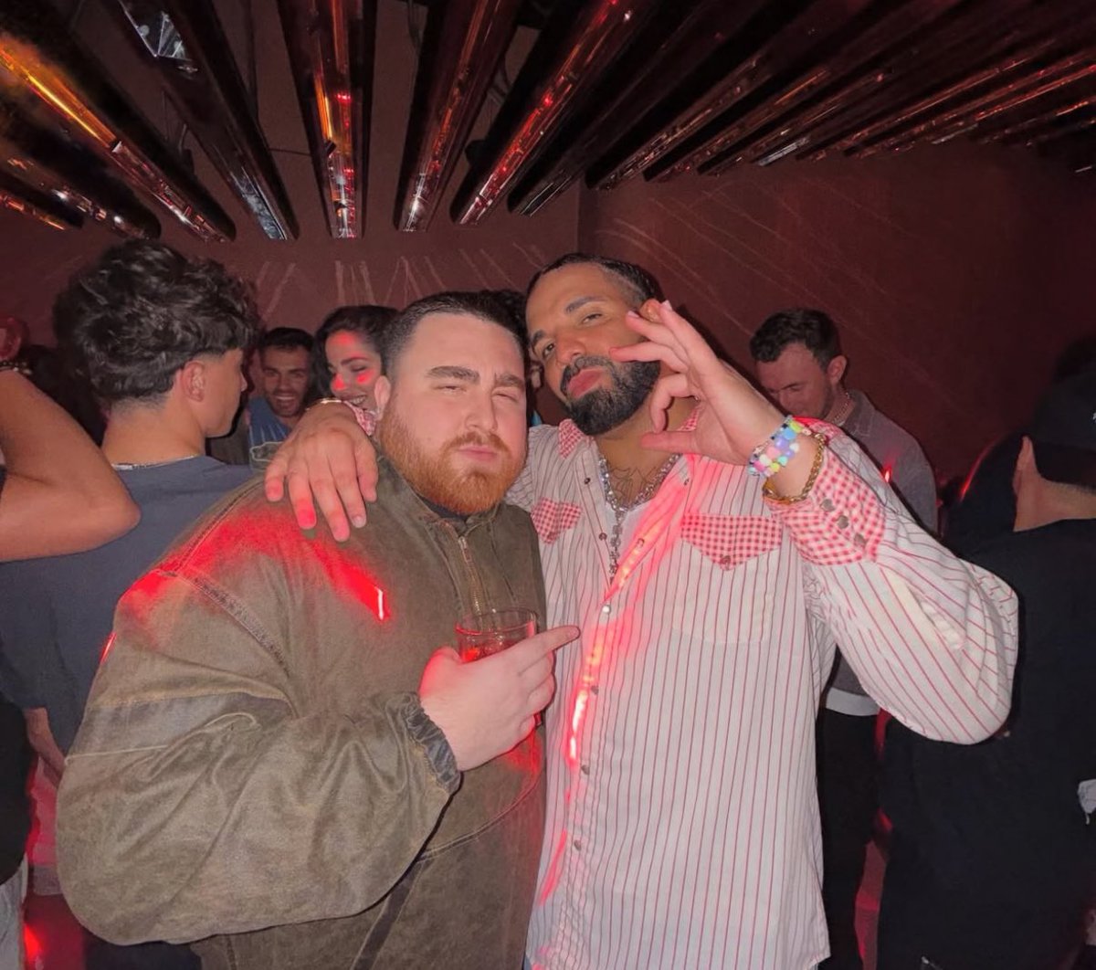 Drake with <a href="/LosPollosTV/">Los 🍇</a>