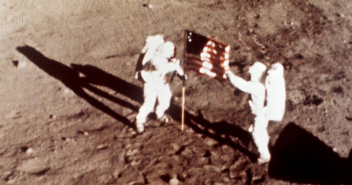 20 July 1969: U.S. #astronauts Neil #Armstrong and Buzz #Aldrin make the first manned landing and take the first steps on the #Moon during the #Apollo 11 mission. Their steps were carried on live TV. #history #HistoryMatters #OTD #ad amzn.to/2CRe6Ri