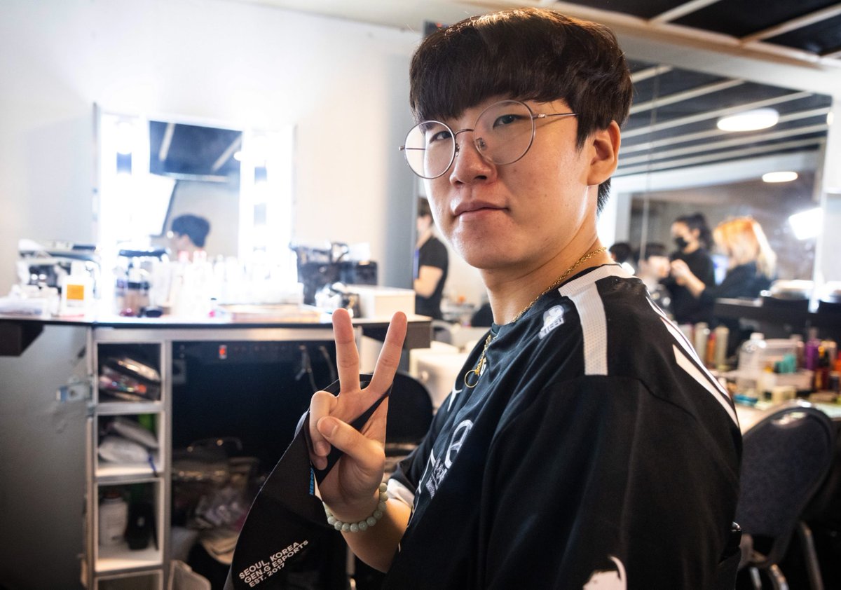 TeshTV's tweet image. Ruler se convierte en el primer jugador en ganar el MSI con dos equipos diferentes de dos regiones diferentes en la historia del lol.
Y curiosamente solo ha llegado dos veces al MSI en su carrera.