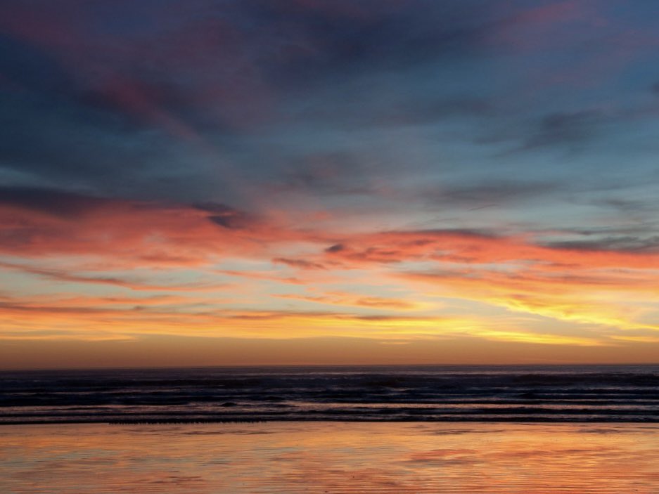 RocKENN's tweet image. This summer's blaze scorches the skies… May your weekend be a quiet harbor in the storm, where peace finds you in the shade and safety wraps you in calm!
youtu.be/2twDFeqP_2g
-Music Video: Ms. Lonely (Big Roon Mix)
#Music #Movie #Novel #SciFi #OpenSeaNFT
