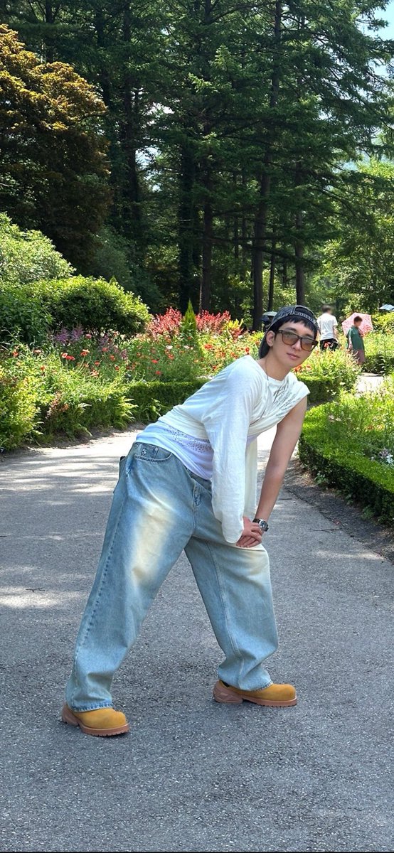 어쩌다 이 자세를 취하게 되셨을지 감도 안옴