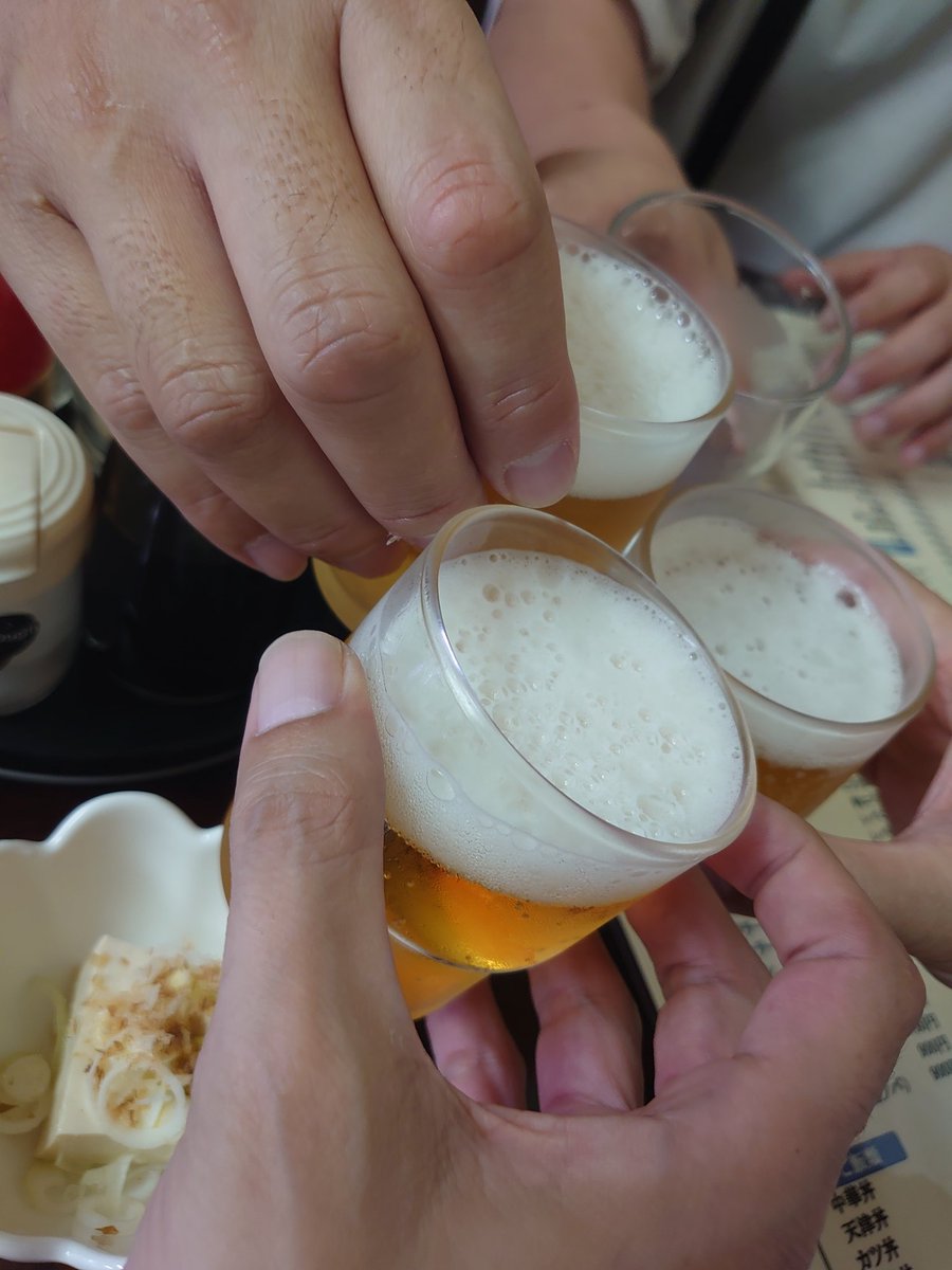 おじさんの誕生会にサプライズで登場するおじさんという地獄みたいな役割をこなした次の日の昼飯。おめでとうござーました🫠