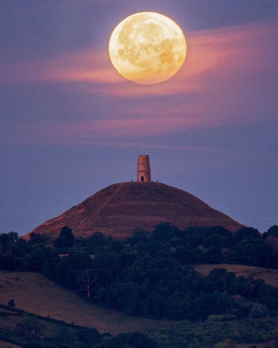 Full Moon this week over Glastonbury Tor. 
Pic by Matts_world-01