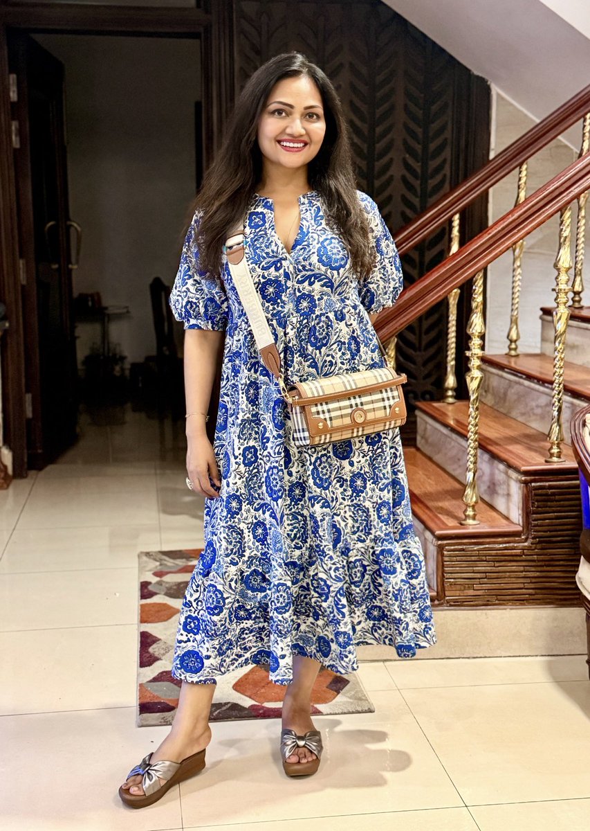 Weekend mode: comfy dress, no plans, no fuss.

#WeekendVibes #EasyLikeSunday #ComfyStyle #NoFussLook #PrintedDress #BohoVibes #WeekendOOTD #ChicAndComfy #StyleDiaries
