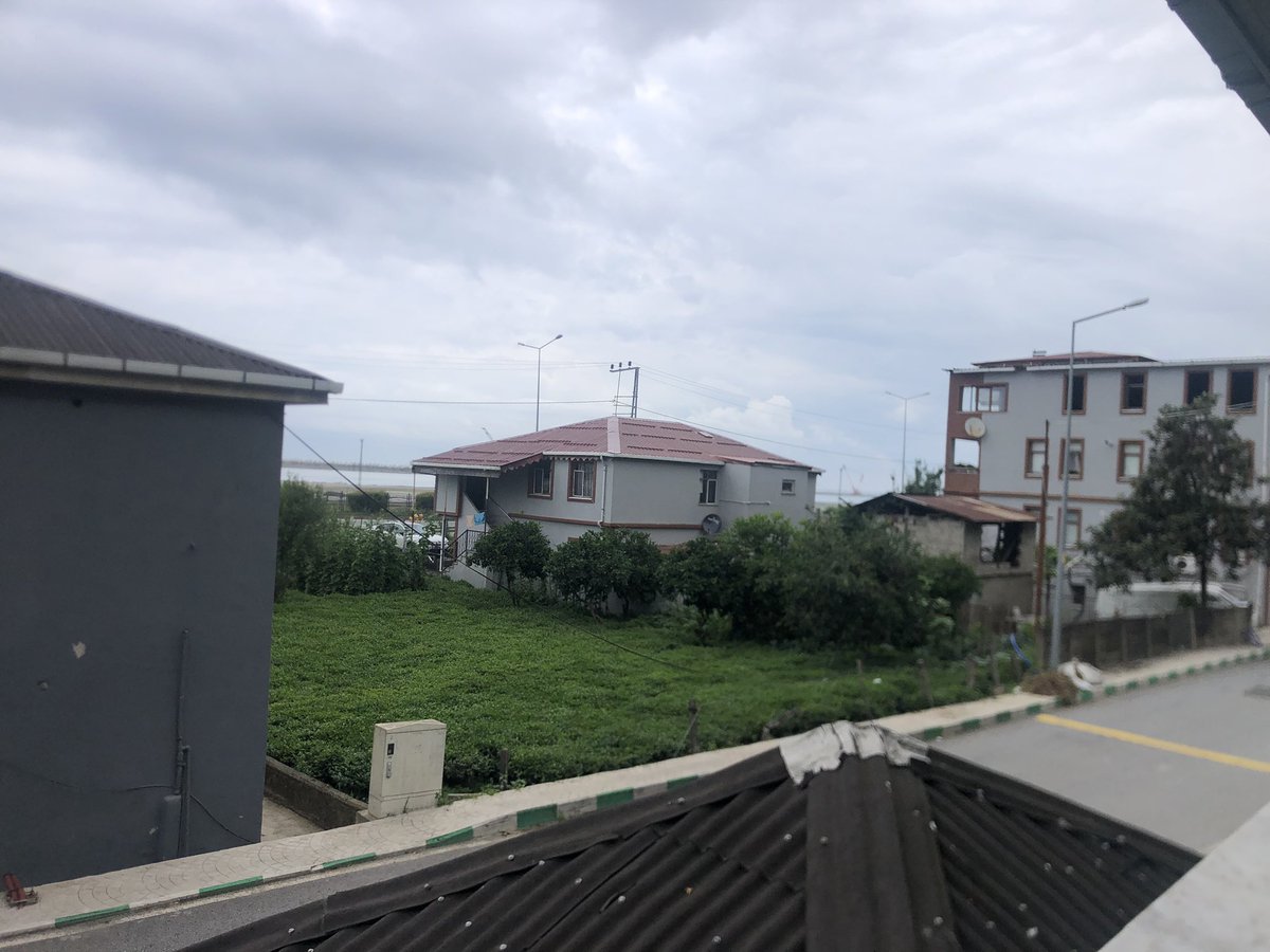 Sosyal medya kullanıcıları organik paylaşımları çok sever. 

Bende dünyanın en güzel ilinden. Avrupanın en büyük liman inşaatı manzarası paylaşarak selamunaleyküm diyeyim.