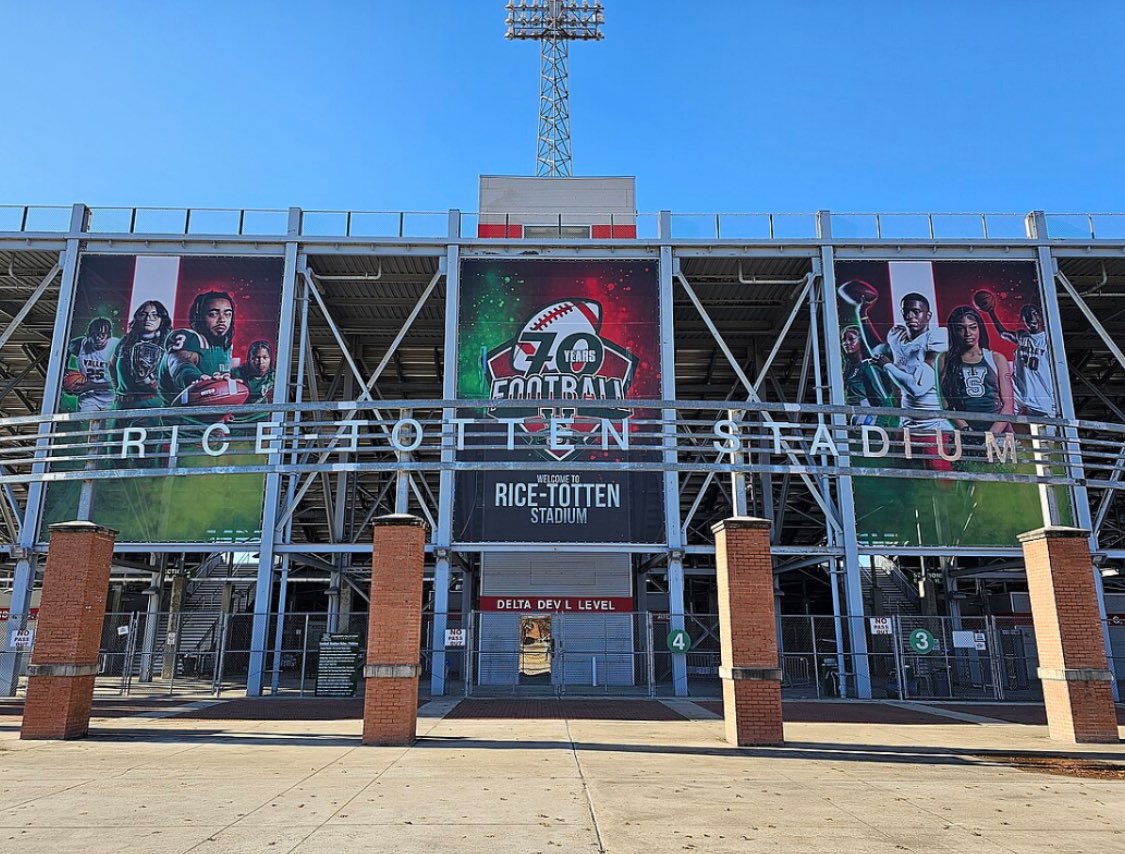 MVSU IGOTTIME (@mvsuigottime) on Twitter photo Congratulations Brown Family🟥🟩!!
It’s A Family Thing🏈📚👏👏
#LetsGoValley
<a href="/GohneilB/">Gohneil Brown Jr.</a> Congratulations Brown Family🟥🟩!!
It’s A Family Thing🏈📚👏👏
#LetsGoValley
<a href="/GohneilB/">Gohneil Brown Jr.</a>