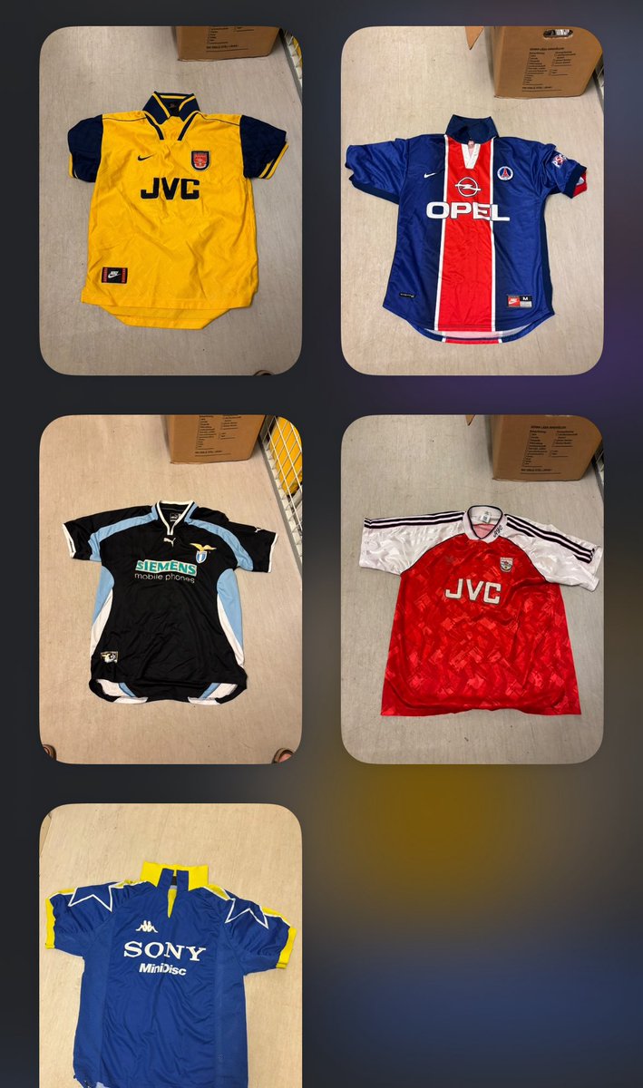 Fynd från gårdagens förrådsrensning. Tröjor jag samlat på mig under min uppväxt från fotbollsresor