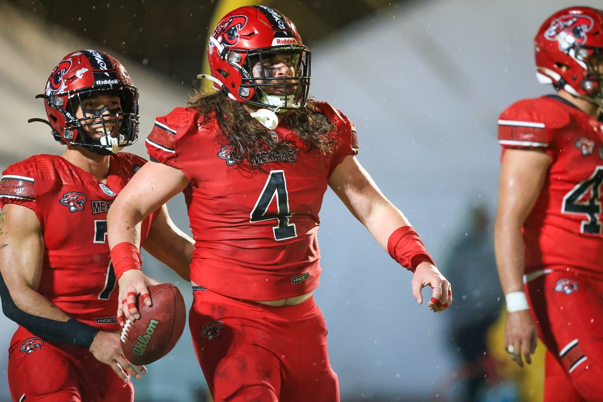 Excelente temporada y cerrando con broche de oro el #4 Colby Campbell MVP del @#TazonMexicoVIII de la ⁦<a href="/LFA_Mex/">LFA Mex</a>⁩ llevando a ⁦<a href="/MexicasLFA/">Mexicas LFA</a>⁩ a obtener su 2o Campeonato #FotoCortesiaLFA