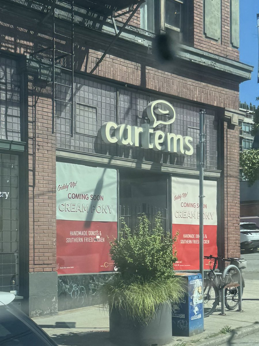 vanfunclub's tweet photo. ❤️🔥Cartems Donutsの跡地にOPEN❤️🔥
ノースバンで人気、ドーナツとチキンのCream Ponyが、この秋にMount pleasantで幕を閉じたCartems Dounutsの跡地にオープンするそうです✨
内装に期待大🍩🐴 https://t.co/GMT5qLjyHq