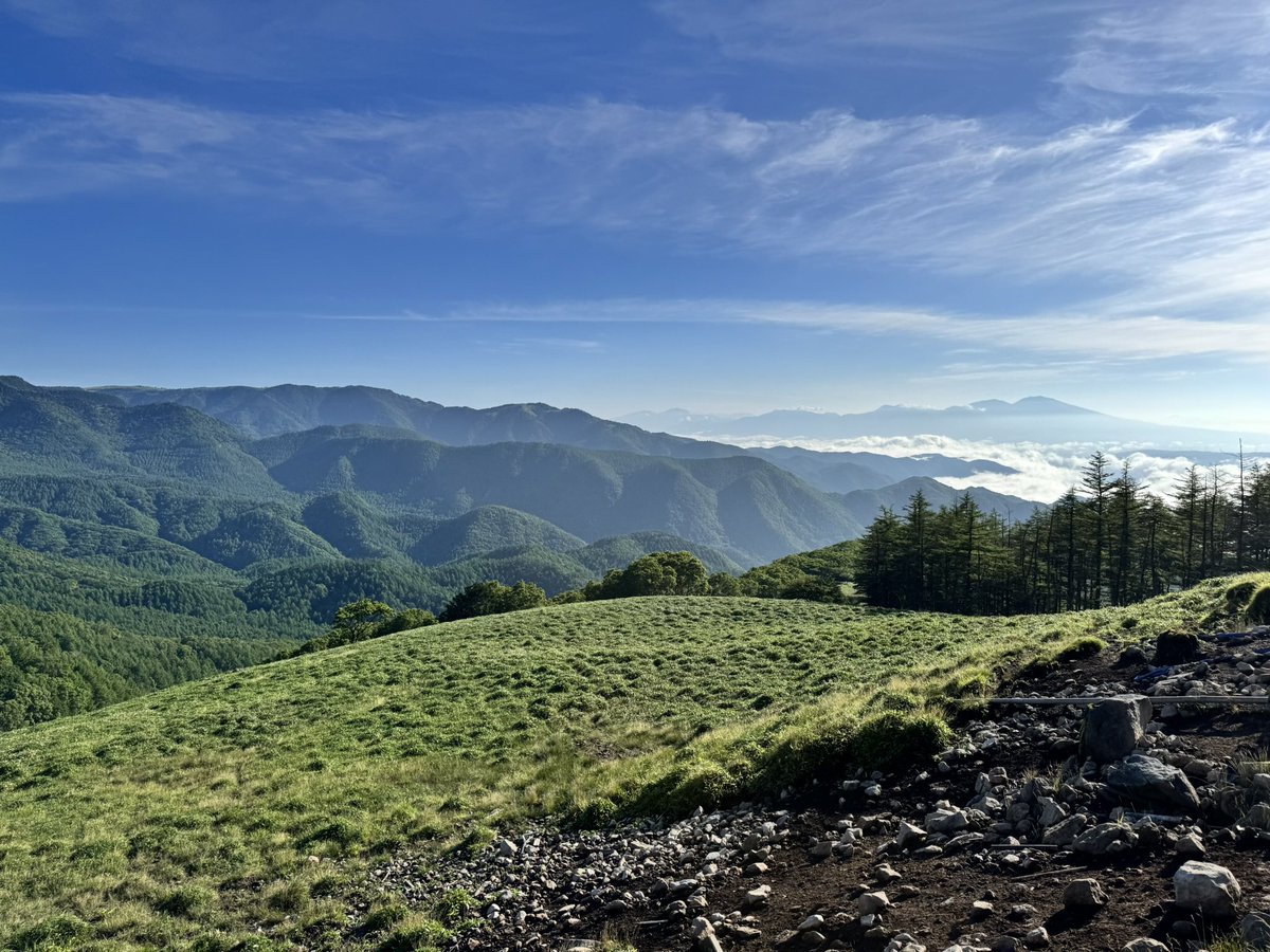 mtokito_MS's tweet photo. 朝活のビーナスラインに行ってきました！
朝6時位の霧ヶ峰近辺は濃霧で景色が楽しめませんでしたが三峰茶屋は安定の絶景。気温も20℃位で快適なツーリングでした！
#ビーナスライン　#bmwmotorrad https://t.co/hZgGuwPQ2I