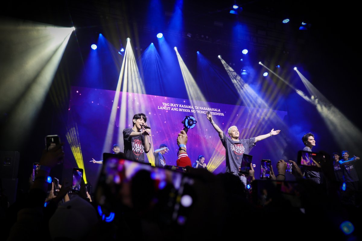 SB19Official's tweet image. Think we left our hearts in San Francisco. 🌉💙

Thank you for giving us nothing but good energy and all-out support yesterday at the Simula at Wakas World Tour San Francisco. What a solid night it has been!
Next stop, we&apos;re going to Los Angeles 😎 

#SimulaAtWakas #SB19…