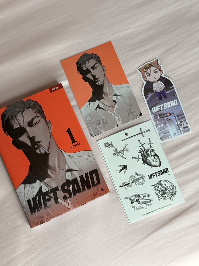 qparkjayx's tweet photo. ・。 wts / พร้อมส่ง 
wetsand *อ่านครั้งเดียว ไม่มีตำหนิ

*️⃣ เล่ม 1 (พิมพ์1ของแถมตามภาพ) ㅡ 330 รวมส่ง

*️⃣ เล่ม 3 ของครบ  ㅡ 350 รวมส่ง 
รับ2เล่มลดได้ค่า  ดูพตdmคับ

ㅡ #ตลาดนัดmanhwa #ตลาดนัดมังฮวา #ตลาดนัดมังงะ #wetsand https://t.co/2tNIJ52N3c