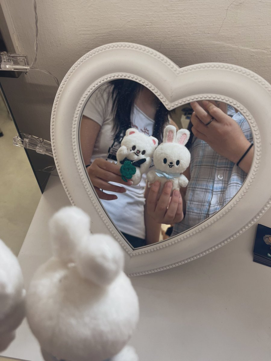 #WorthLoving_HYUNLIX
2번째 방문한 쪽냥카페!! 
너무 이쁘고 특히 액자가 진짜 탐났던,,