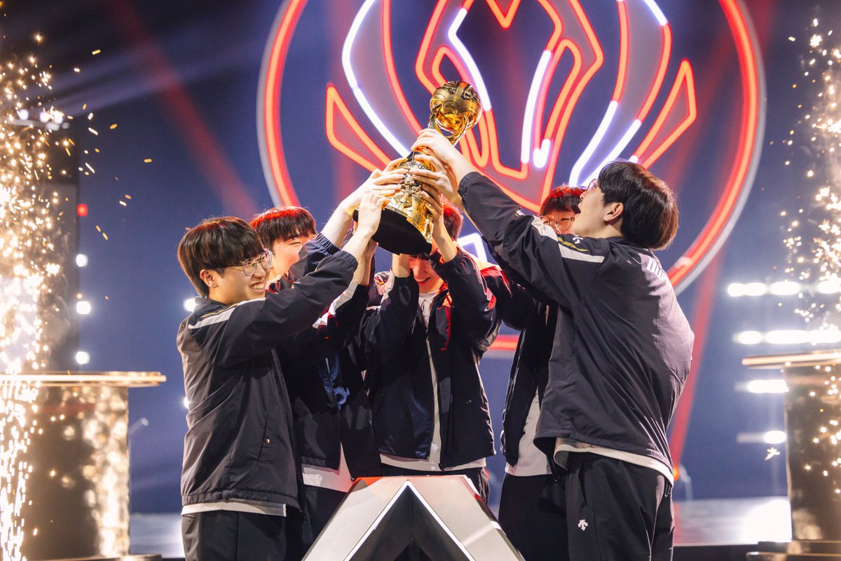 Un MSI de Silver Scrapes ⚔️
Gen-G Campeones derrotando a un T1 colosal y aparentemente imparable pero sigue siendo el némesis 

Ruler y Chovy, destacados magistrales en los mapas y las series 🔥

Chovy MVP 🥇

#MSI2025 #GENGWIN