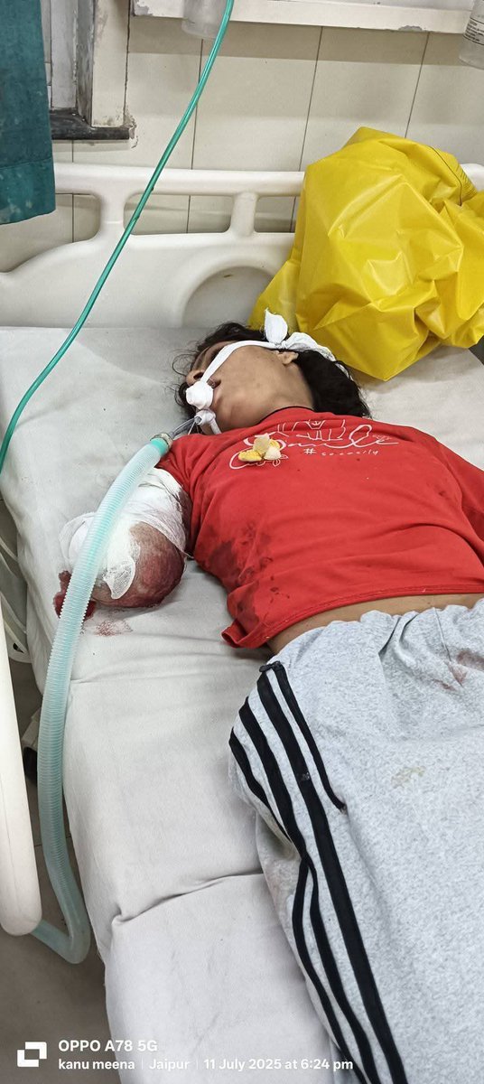 डाबरा गांव में युवती की हत्या के आरोपियों को तुरंत गिरफ्तार करे!
पूर्व में भी कई मामलों में सपोटरा पुलिस की कार्यशैली संदेहास्पद रही है..
<a href="/SachBedhadak/">Sach Bedhadak</a> <a href="/KarauliPolice/">Karauli Police</a> <a href="/IgpBharatpur/">Bharatpur Range Police</a> <a href="/psbichhwalbkn/">Psbichhwalbkn/@rajasthanpolice</a> <a href="/RajPoliceHelp/">Rajasthan Police HelpDesk</a> <a href="/RajCMO/">CMO Rajasthan</a>