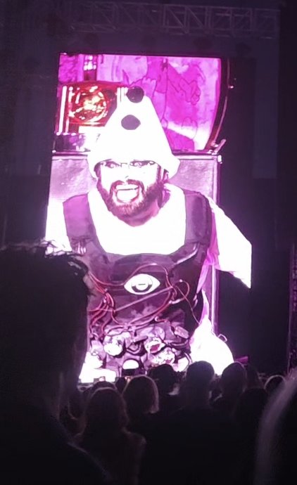 This show has everything - Dictators, public execution, Arson, murder, blood, a suicide bombing clown #MCRSEATTLE