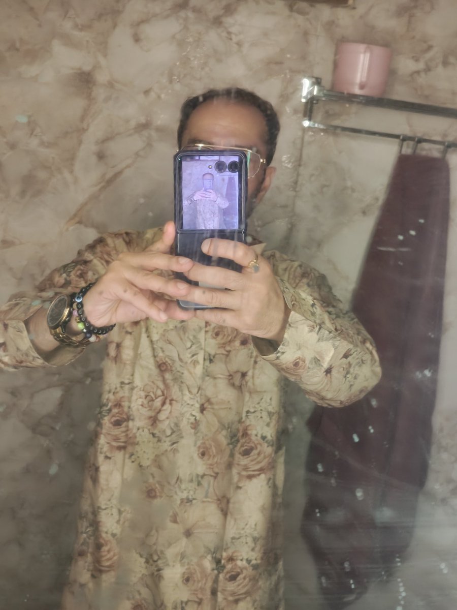 GauravB01336427's tweet image. &quot;Pehle pyaar se bulaaya... phir kaam se lagaya...
Aur jab kaam khatam, toh bhool bhi gaya.
Yeh pyaar nahi tha boss... yeh freelancing thi!&quot; 😎💔
#UsedAndThrown #EmotionalDamage #CrazyThoughts #HeartTalks #LifeLessons #BrokenButStillStanding #DesiSwag