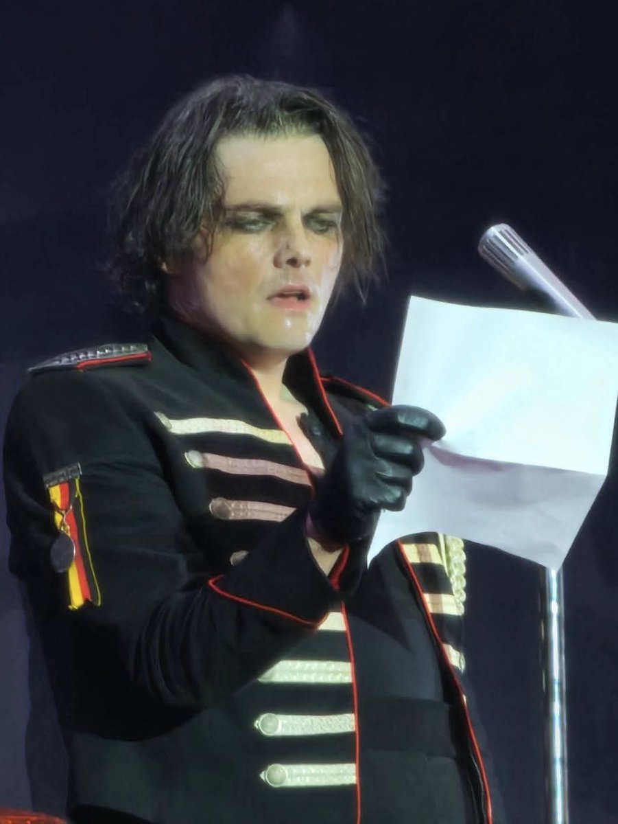 andmakemeill's tweet photo. me upon seeing the ticket prices: for sale — female kidny (slightly used, never abused) https://t.co/q67vtT152s