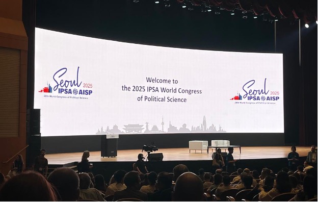 So glad to be in Seoul for the #IPSA World Congress and co-organize a panel on “Emerging Trends in Political Behaviour and Party Politics in East Asia.”

If you're attending, don’t miss our session today at 15:30 (Seoul time) in room 314A!

#EastAsia #PartyPolitics #IPSA2025