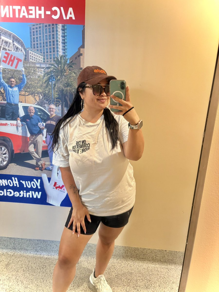 ashlyn 🦦 tweet media