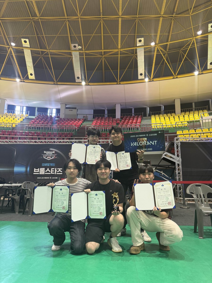 PokJuVLRT tweet media