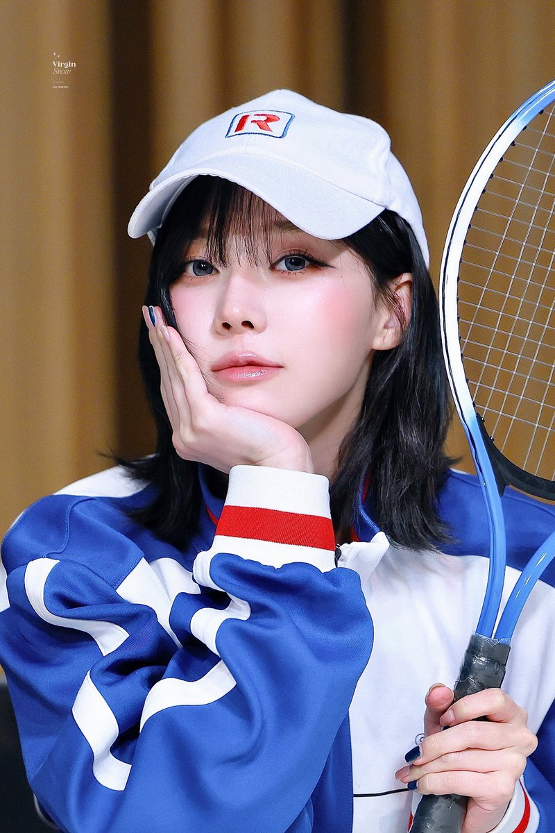 ae_snowflake's tweet image. 中学校のテニス部新入部員の1年生がツイストサーブ打てて、実はサウスポーで、父親が最強の元プロテニスプレイヤーで、口癖は「まだまだだね」って感じの漫画の主人公出来そう🎾👑