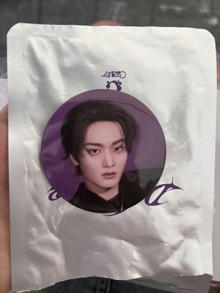 크래비티 콘서트 <Dare to Crave> md 교환

핀버튼 
저 : 태영
러비티: 정모 원진

현장에 있습니다ㅠㅡㅜ