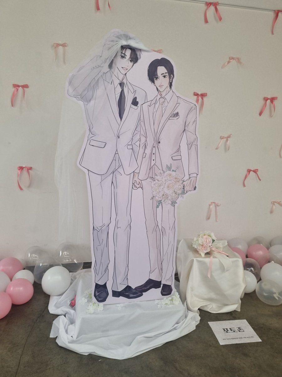 ayeon7777's tweet photo. #평생_순정할_것을_맹세합니다
진짜 너무 아름다워요... 주최님들도 너무 친절하시고 거기 계신 모든 분들 다 친절하셔서 행복하게 결혼식 축하하고 왔습니당! 카페 열어주셔서 정말 감사합니다☺☺ https://t.co/hBamVv1Dkh