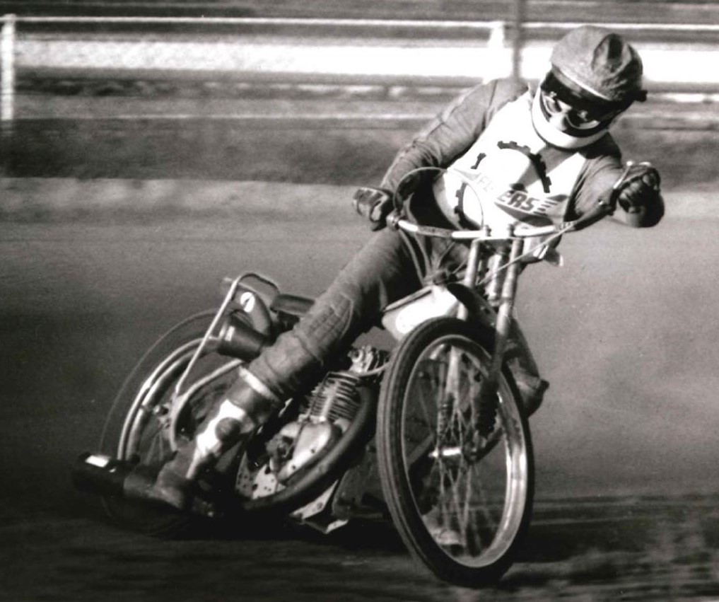 Time for another 'Unknown' to take centre stage on Twitter. Gary Pottenger rode a handful of matches for Barrow in the National League back in the 1978 season. Without the likes Gary, there would be no Speedway.