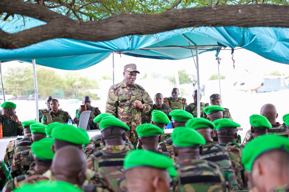 aussom_'s tweet image. Newly appointed Kenyan Army Commander Lt. Gen. David Keter visited #AUSSOM @kdfinfo troops in #Somalia on Friday to assess operations & boost troops' morale.
Received by Sector II Commander Brig. Edward Banda & Deputy Col. Samson Kenga, the delegation visited key bases in…