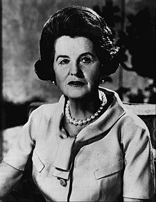 URDailyHistory's tweet image. 22 July 1890: Rose Fitzgerald Kennedy, the mother of U.S. #President John F. Kennedy, Attorney General and presidential candidate Robert #Kennedy and #Senator Ted Kennedy, is born in Boston, Massachusetts. #history #OTD #ad amzn.to/30AU0mM