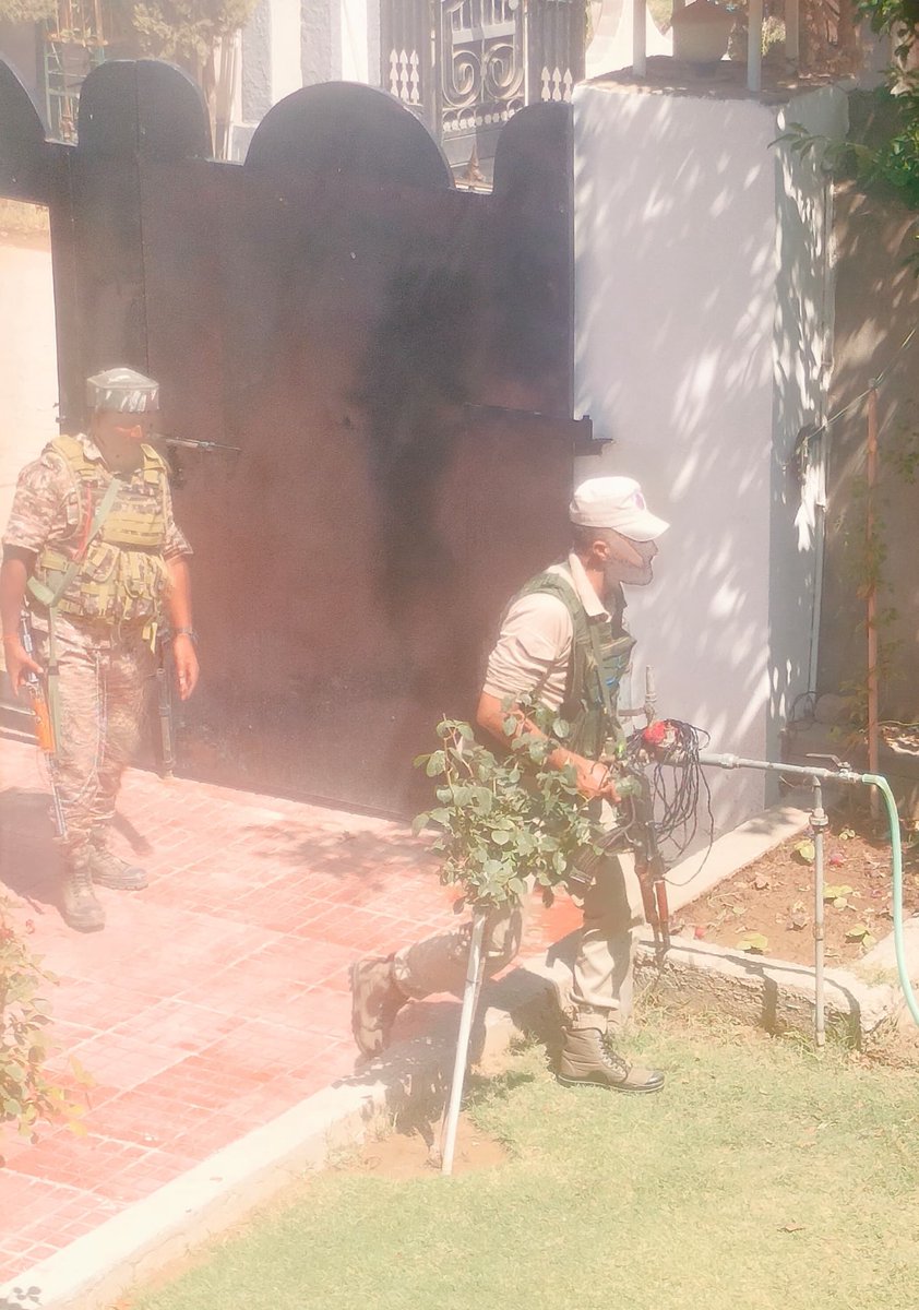 peermohdhussain's tweet photo. Last night police locked both gates of my residence. Since morning police &amp; SSB deployed outside, are preventing me from stepping out. All this to stop us from paying tributes to the martyrs of 13 July who laid down their lives for the ppl of J&amp;K — preposterous. @OmarAbdullah https://t.co/cNLtg7ZRIV