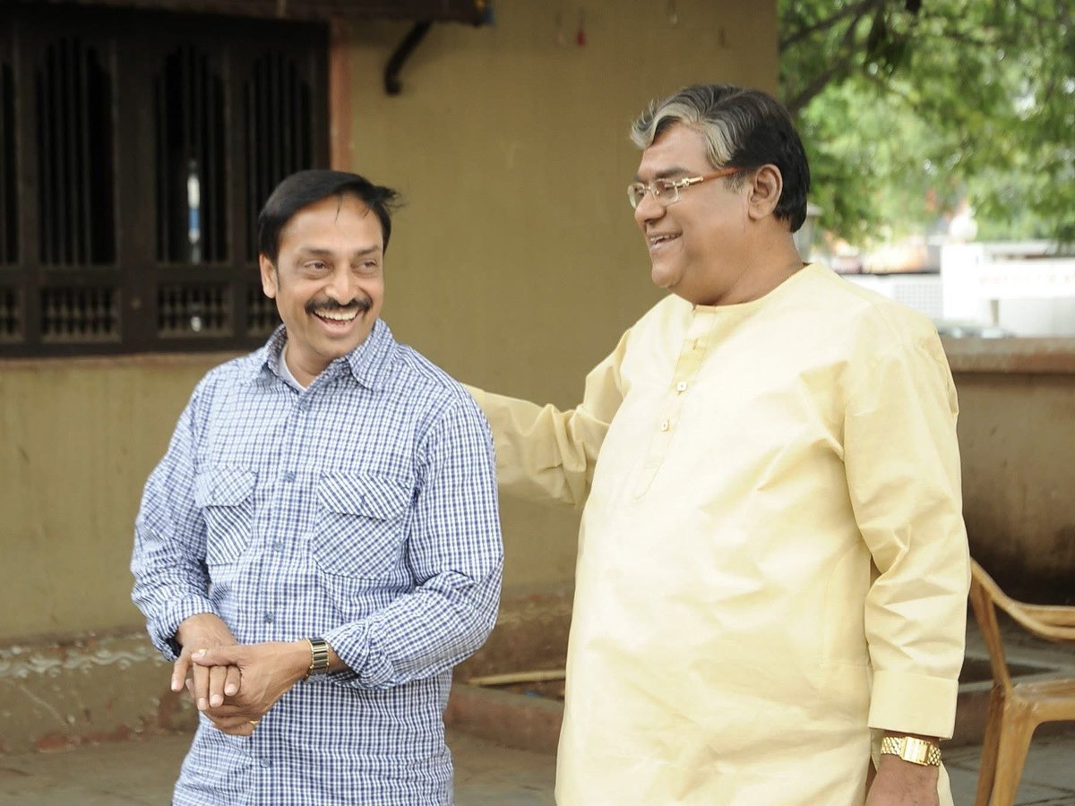 నాకు అత్యంత ఆత్మీయులు , నా శ్రేయోభిలాషి, ఉత్తమ నటులు  శ్రీ కోట శ్రీనివాస రావు గారు ఇక లేరు . వారోతో నాకు దాదాపు 30 సంవత్సరాల అనుబంధం, పరిచయం.  మాటలో కఠినత్వం ఉన్నా మనసు వెన్న.  ఎప్పుడూ అదే పలకరింపు అదే ఆప్యాయత , అదే హుందాతనం . ఇటీవల ఆయన ఇంట్లో కలిసినప్పుడు తీసుకున్న చిత్రం ఇది .