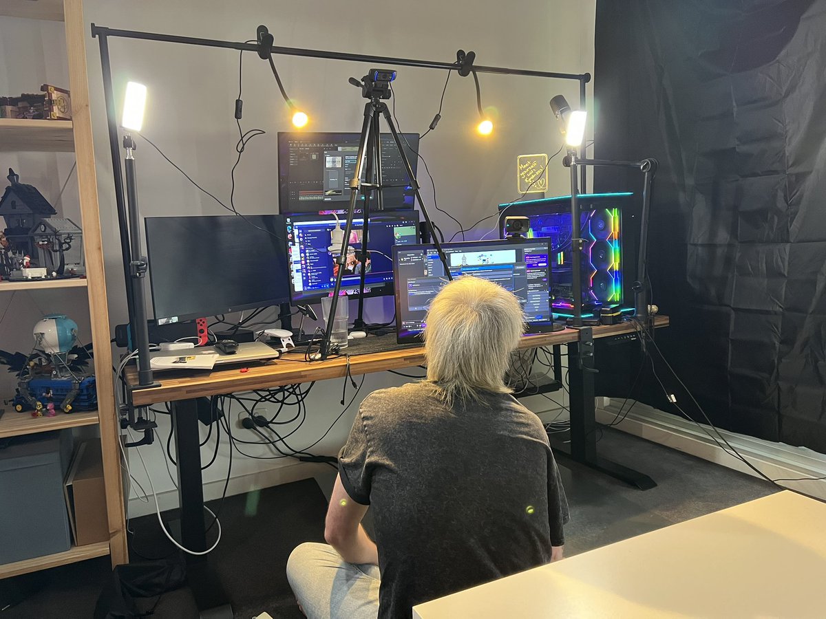 LeeMiloo (@leemiloottv) on Twitter photo Some last minute tech before we get building. Catch you in just over 30 minutes!
<a href="/WeylynWolf/">(Weylyn) @weylynwolf.bsky.social</a> Some last minute tech before we get building. Catch you in just over 30 minutes!
<a href="/WeylynWolf/">(Weylyn) @weylynwolf.bsky.social</a>
