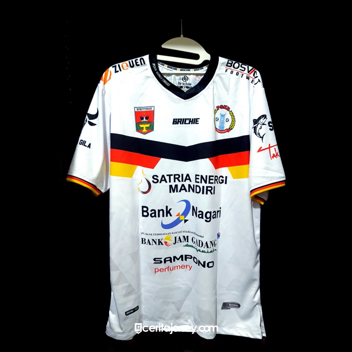 Jersey PSKB waktu juara Liga 3 Zona Sumatra Barat 2021 lalu juga oke bgttt ditambah logo pemkot Bukittinggi 👍

#ceritajersey #jerseyligina