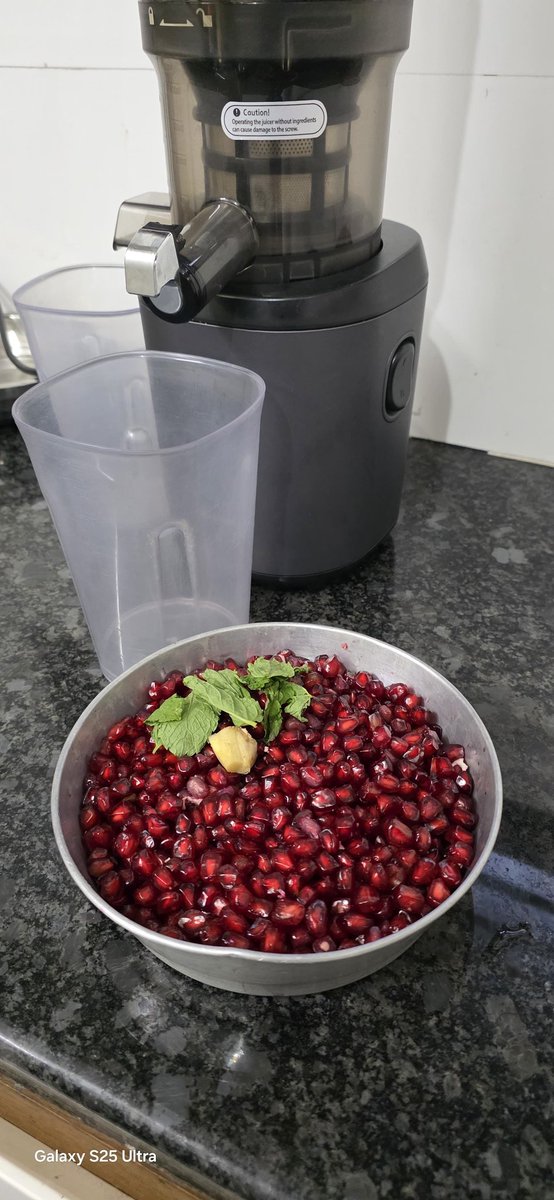 ciinnzaditya's tweet photo. @arivomkadaioffi இந்த Kuvings Auto 6 Cold Press Juicer போன வருடம் வாங்கினேன்..மிகவும் பயனுள்ளதாக இருக்கு.. https://t.co/QmsH0UeuWo