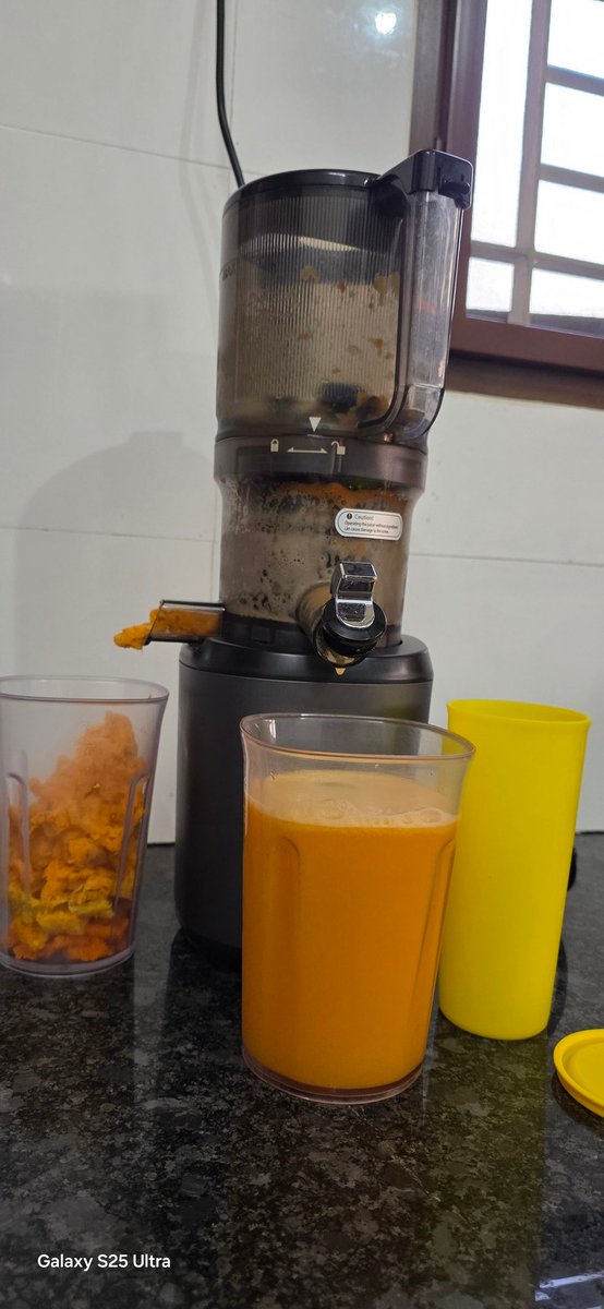 ciinnzaditya's tweet photo. @arivomkadaioffi இந்த Kuvings Auto 6 Cold Press Juicer போன வருடம் வாங்கினேன்..மிகவும் பயனுள்ளதாக இருக்கு.. https://t.co/QmsH0UeuWo