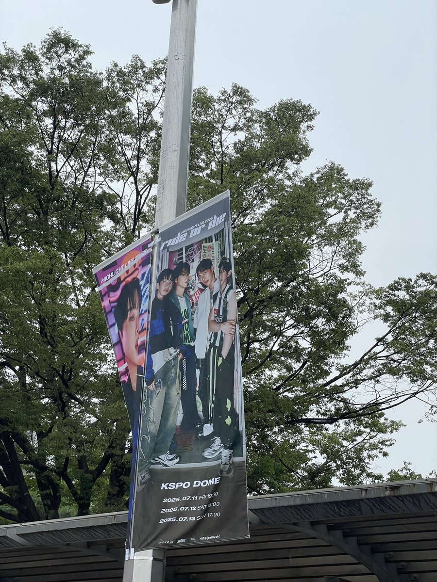 HIGHLIGHT LIVE 2025 [RIDE OR DIE]
♡̵존경과 사랑을 듬뿍 담은♡̵ 
요섭 볼펜 나눔.ᐟ.ᐟ

티켓 부스 왼쪽 벤치에 비치되었습니다. 
사진 참고하셔서 가져가주세요🩵

#양요섭 #요섭 #하이라이트 #HIGHLIGHT #비스트 #BEAST #RIDE_OR_DIE #하이라이트나눔