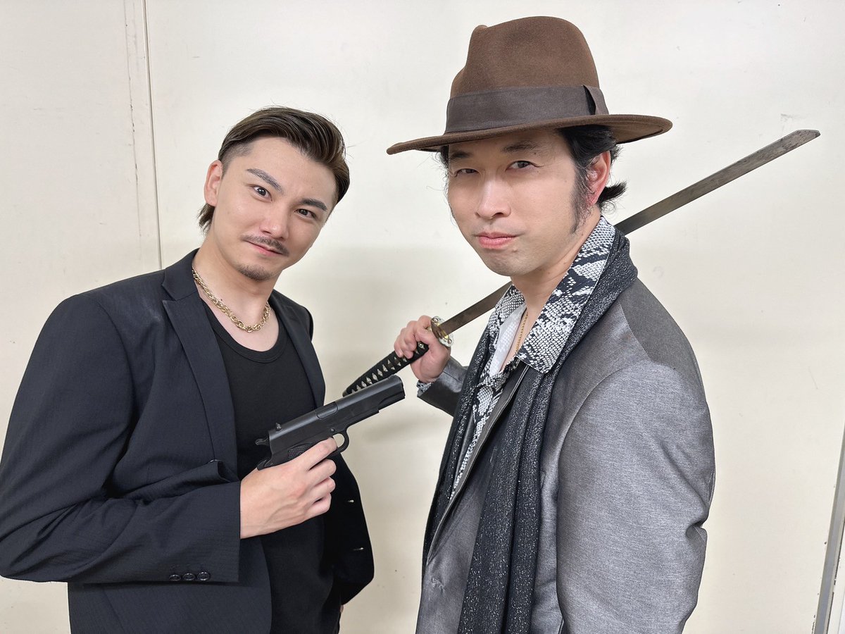 osamuchandayon's tweet photo. #舞台ミアネヨファイナル
いよいよラストラン✨
軍司役の #浦咲人 くん と📸
いつもの会話
『浦くんが3人いて三浦や(笑)』
よっしゃ！！やったるで〜 https://t.co/BQMllDeFQW