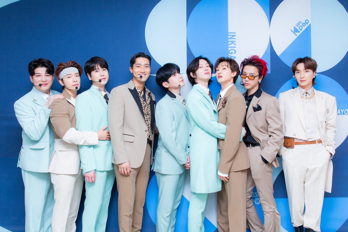 yamarie_sjsvt's tweet photo. super junior and that inkigayo wall throughout the years ~🩵

house party (2021) ➡️ callin (2022) ➡️ show time (2024)➡️ express mode (2025) https://t.co/ZxSerPfUvz