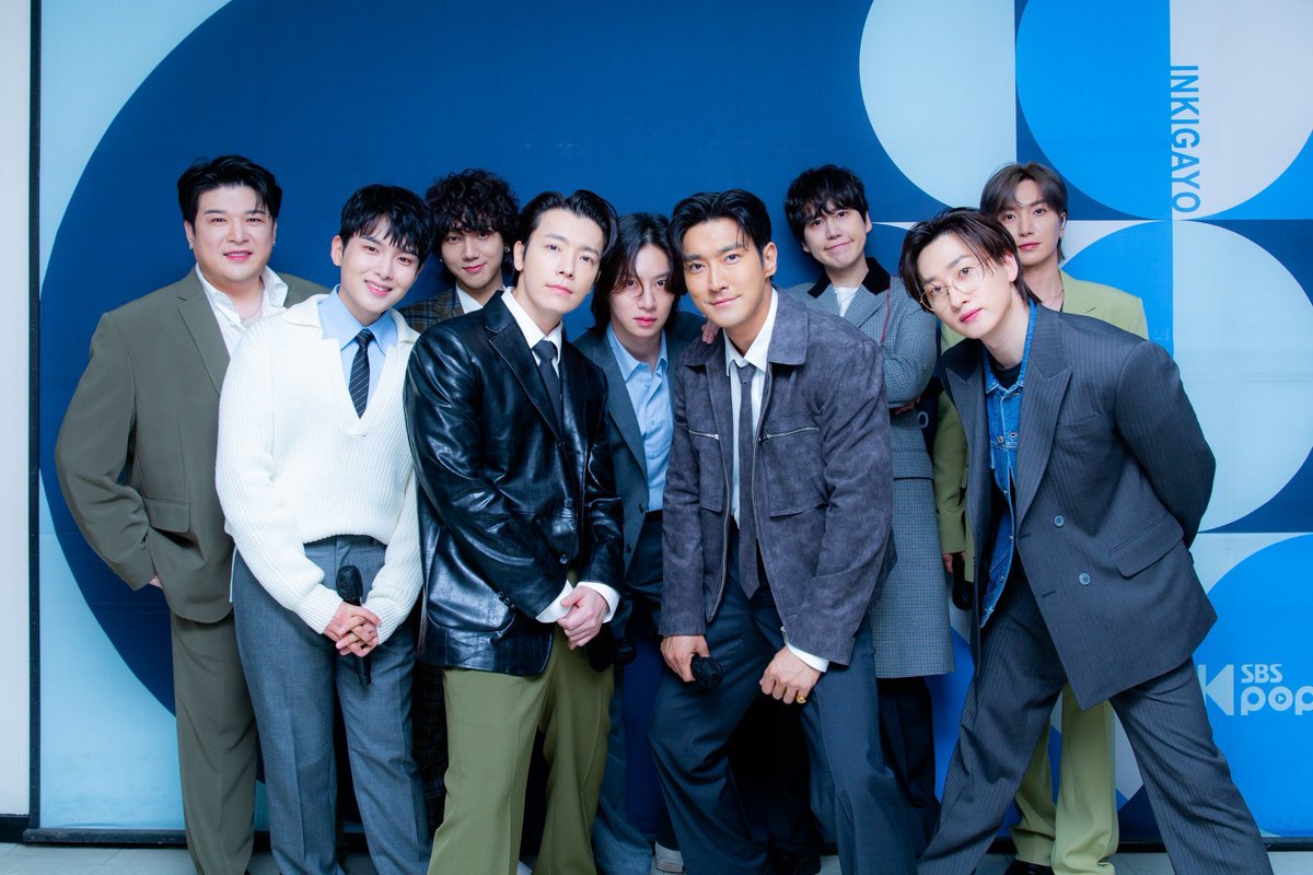 yamarie_sjsvt's tweet photo. super junior and that inkigayo wall throughout the years ~🩵

house party (2021) ➡️ callin (2022) ➡️ show time (2024)➡️ express mode (2025) https://t.co/ZxSerPfUvz