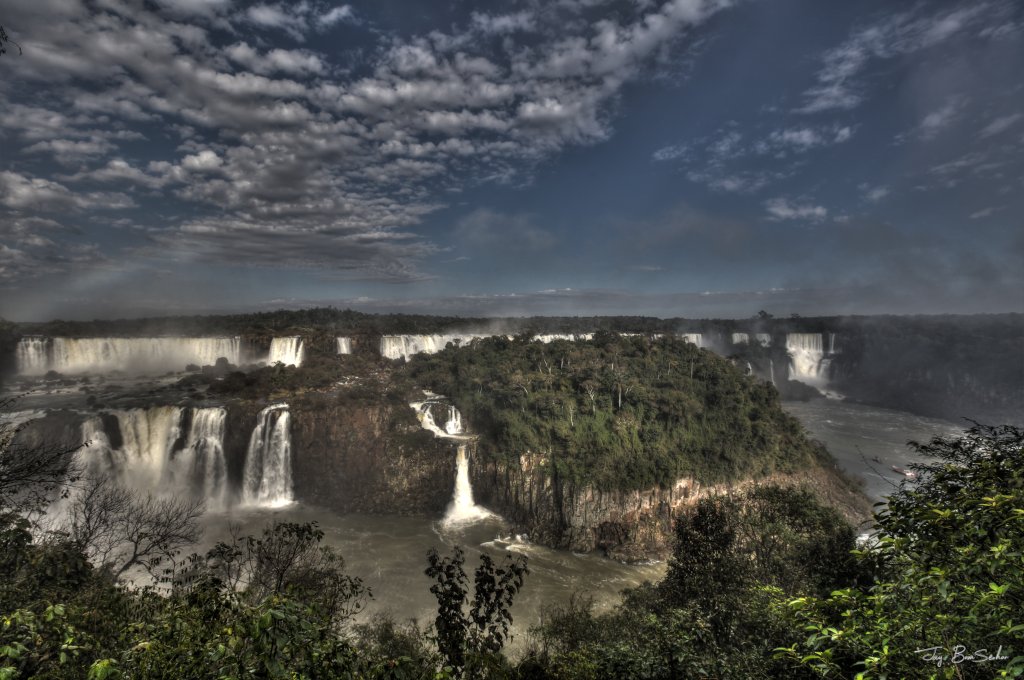 JayBomSenhor's tweet image. gm 𝕏 ☕️
If you like waterfalls ...
Highly recommend to see it with your own eyes ...
As the photo does not do it justice!
You can get up close from the Argentinian side, or a panoramic view from Brazil side, both are worth it!
One from the archives ...
Photo: Iguaçu, Brazil