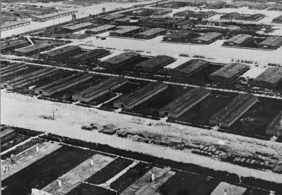 URDailyHistory's tweet image. 23 July 1944: During World War II, the Soviet Red #Army liberates the #Majdanek concentration camp on the outskirts of Lublin, Poland. It is the first Nazi concentration camp to be liberated. #History #OTD #ad amzn.to/3O3a6hv